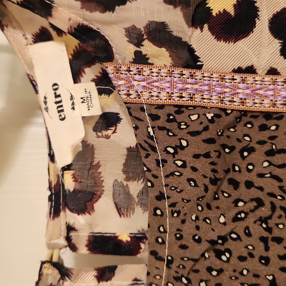 Beautifil Entro Leopard and Tan Blouse, Flowy Sleeves Gather At Wrist - Picture 6 of 13